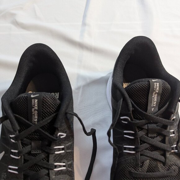 NWOB Nike Quest 4 *Size 9 (run a little large) Black/White Running Shoes - Picture 8 of 16
